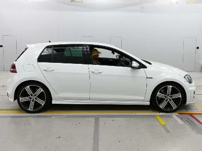 VOLKSWAGEN GOLF R