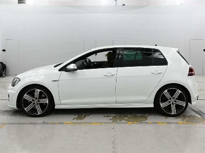 VOLKSWAGEN GOLF R