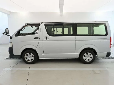TOYOTA REGIUS VAN