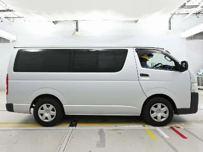 TOYOTA REGIUS VAN