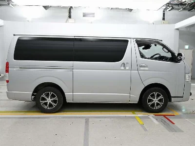 TOYOTA REGIUS VAN