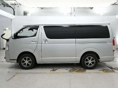 TOYOTA REGIUS VAN