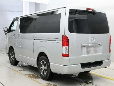 TOYOTA REGIUS VAN