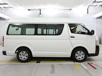 TOYOTA REGIUS VAN