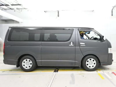 TOYOTA REGIUS VAN
