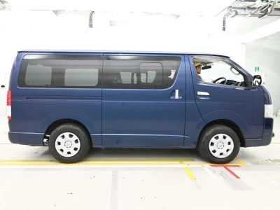 TOYOTA REGIUS VAN