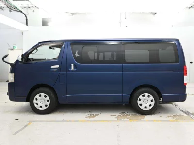 TOYOTA REGIUS VAN