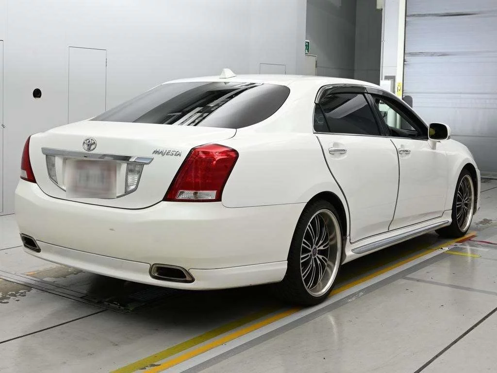 Toyota CROWN MAJESTA  с аукциона в Японии