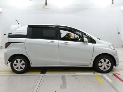 HONDA FREED SPIKE