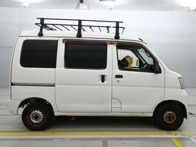 TOYOTA PIXIS VAN