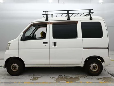TOYOTA PIXIS VAN