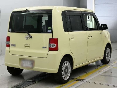 TOYOTA PIXIS SPACE