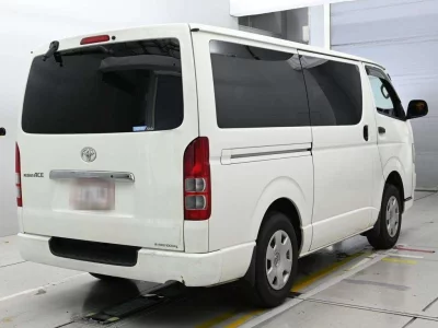 TOYOTA REGIUS VAN