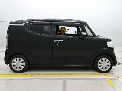 HONDA N BOX SLASH