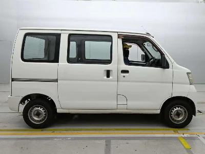 TOYOTA PIXIS VAN
