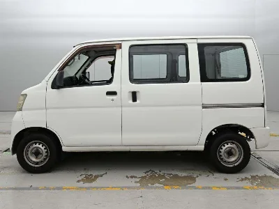 TOYOTA PIXIS VAN