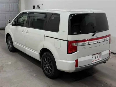 MITSUBISHI DELICA D5
