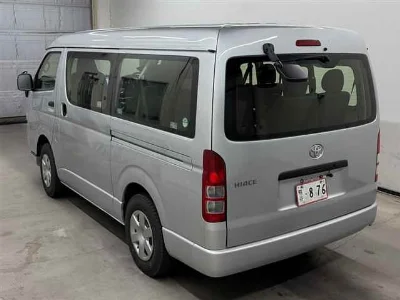 TOYOTA HIACE