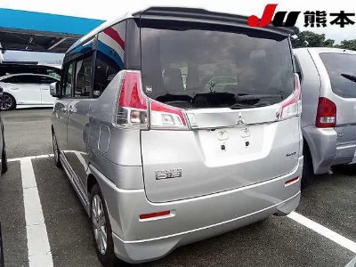 MITSUBISHI DELICA D2