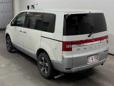 MITSUBISHI DELICA D5