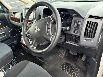 MITSUBISHI DELICA D5