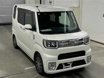 DAIHATSU WAKE