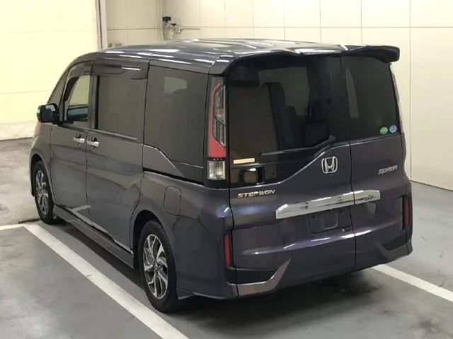 Honda Stepwgn  с аукциона в Японии