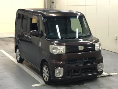 DAIHATSU WAKE
