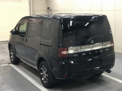 MITSUBISHI DELICA D5