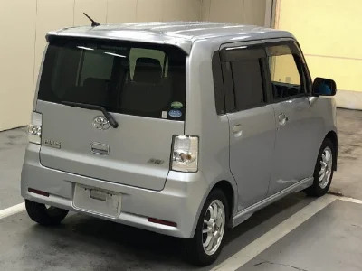 TOYOTA PIXIS SPACE