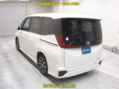 TOYOTA NOAH