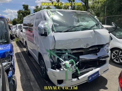 TOYOTA HIACE VAN