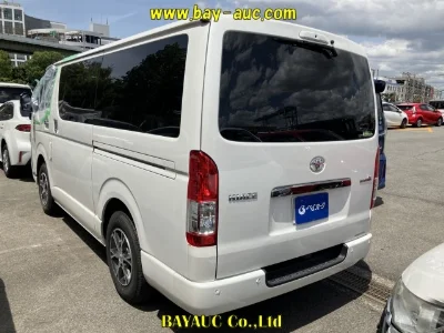 TOYOTA HIACE VAN