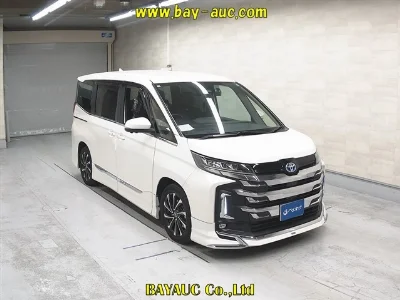 TOYOTA NOAH