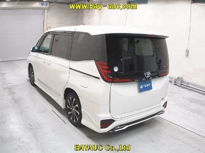 TOYOTA NOAH