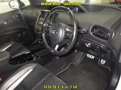 TOYOTA PRIUS PHV