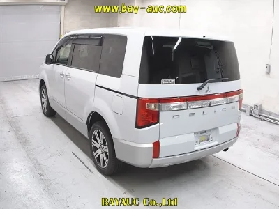 MITSUBISHI DELICA D5