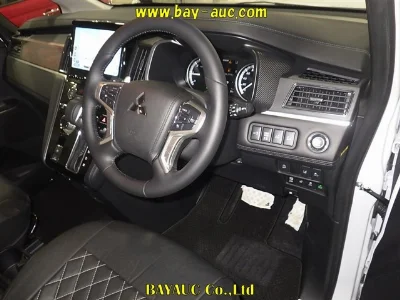 MITSUBISHI DELICA D5