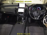 Цена авто Toyota CROWN HYBRID с аукционов Японии, номер кузова AZSH20, пробег 50 000, оценка 3