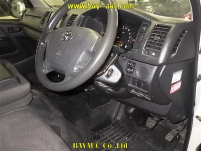 TOYOTA REGIUS VAN