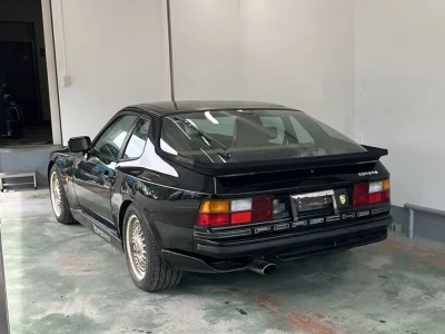 PORSCHE 944