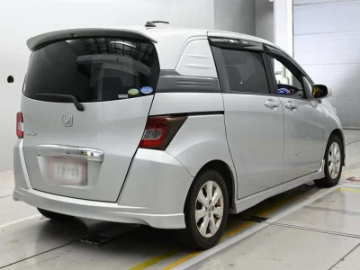 HONDA FREED SPIKE