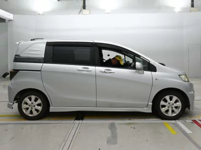 HONDA FREED SPIKE