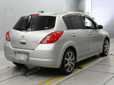 NISSAN TIIDA