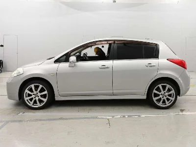 NISSAN TIIDA