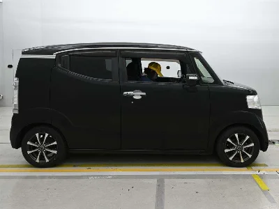 HONDA N BOX SLASH