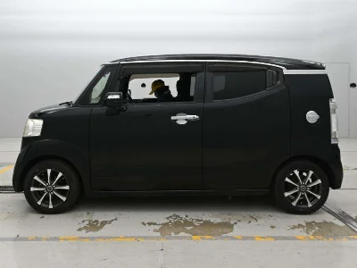 HONDA N BOX SLASH