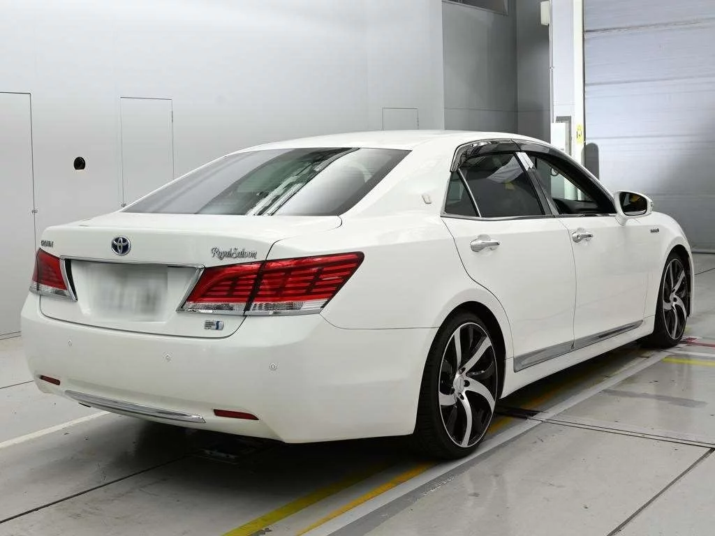 Toyota CROWN HYBRID  с аукциона в Японии