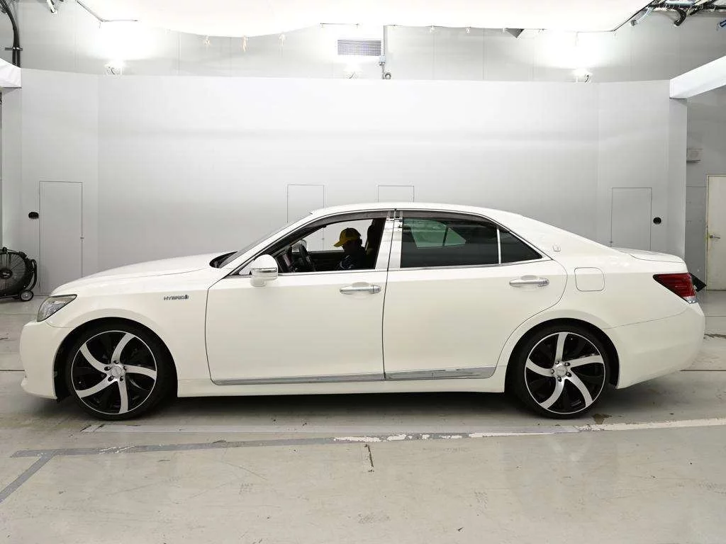 Toyota CROWN HYBRID  с аукциона в Японии