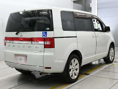 MITSUBISHI DELICA D5